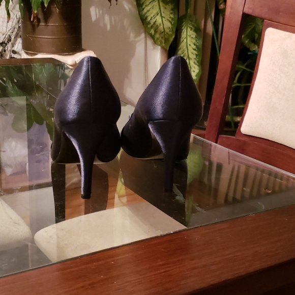 Shoes - Picture 3 of 4